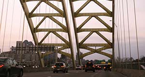 Cincinnati bridge by David Lundgren on Unsplash